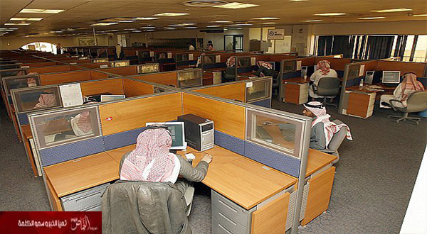 «العمل» : استمرار تطبيق برنامج «حماية الأجور» بالتدريج