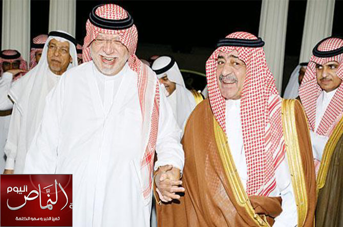 الأمير مقرن يـزور خوجة ويطمئن على صحته