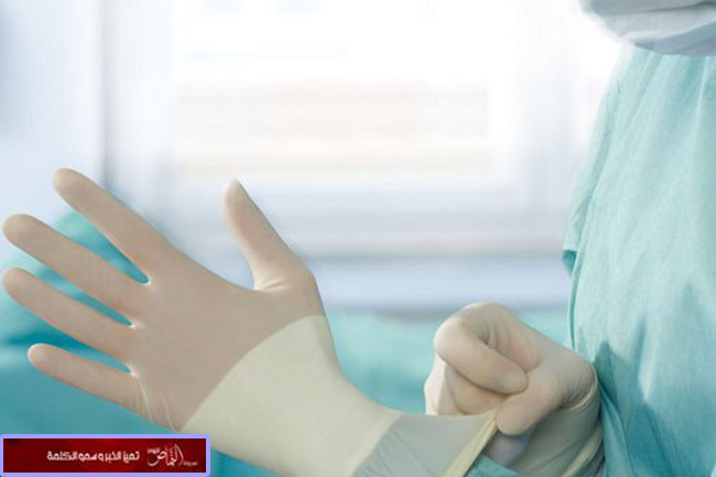 جراحون بريطانيون ينسون قفازاً في «بطن إمرأة»