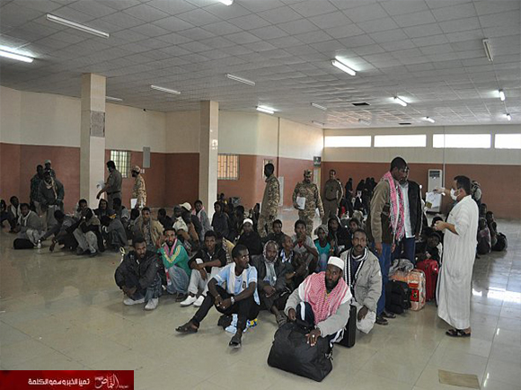 شرطة جازان تواصل ترحيل مخالفي نظام الاقامة والعمل