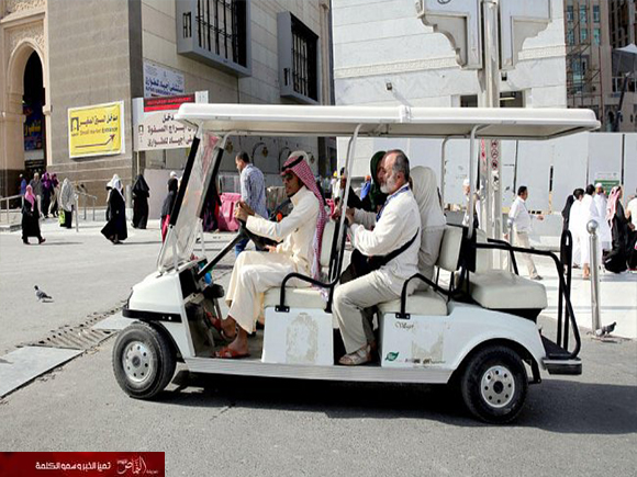 عربات «قولف» لنقل ذوي الاحتياجات الخاصة في الحرم المكي