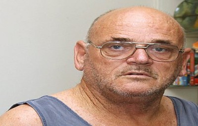 رجل ينتفخ بطنه وينفجر في أستراليا