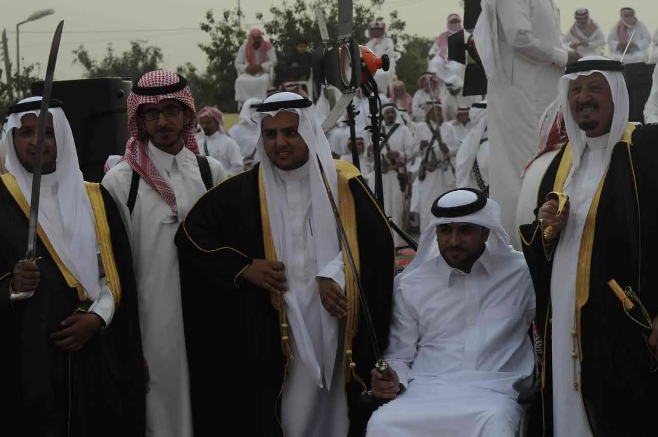 زواج الشابين رافع ومحمد الكلثمي في احتفال شعبي