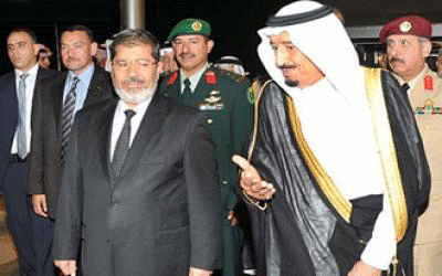 ولي العهد يستقبل الرئيس محمد مرسي في مطار جدة
