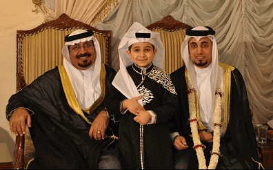 الشاذري يقيم حفل زواجه في جده وسط حضور الأصدقاء والأقارب