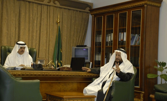 الشيخ حسن بن زهير يعزي في فقيد الأمة والوطن