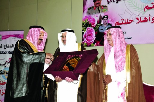 محافظ الطائف يكرّم اللواء محمد بن رافع الشهري بعد نقله نائباً لمدير الدفاع المدني بمنطقة عسير
