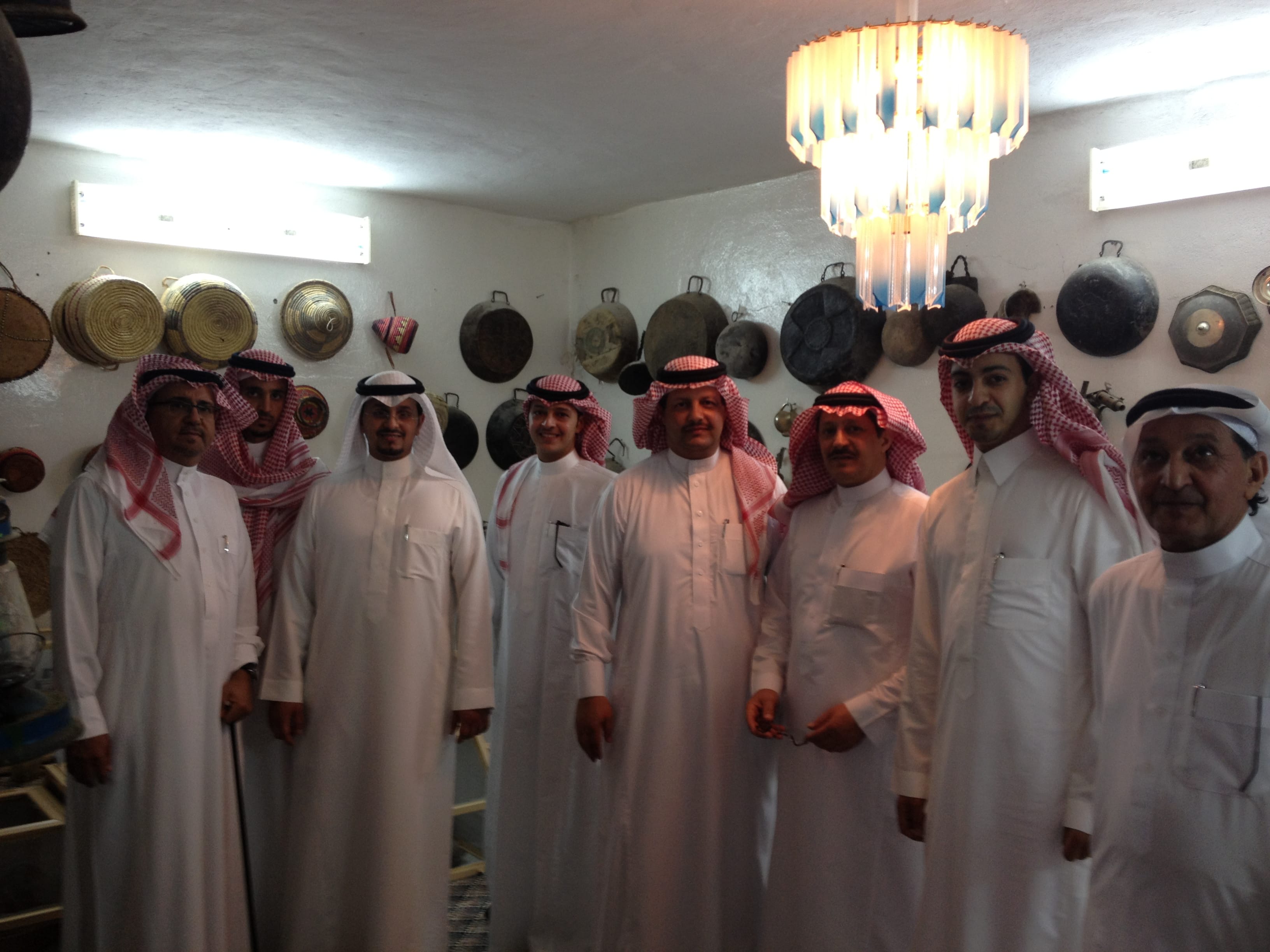 الشيخ علي بن سليمان يزور متحف سالم الخثيمي