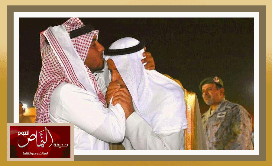 اللواء ظافر الشهري .. يقبل يد جندي بتبوك أثناء تكريم المصابين وذوى الشهداء