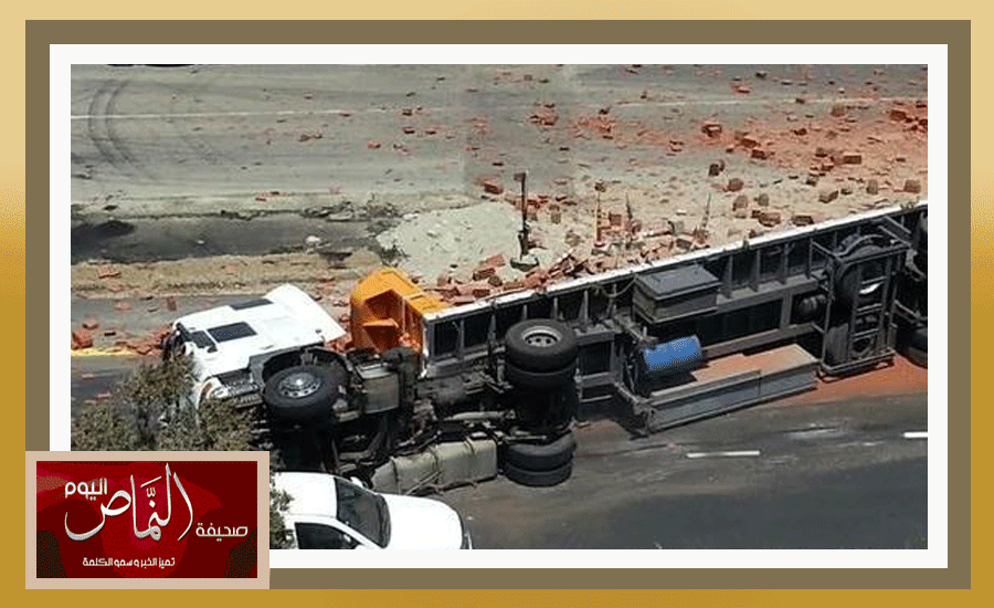 انقلاب شاحنة يغلق طريق النماص شمالاً – بني عمرو