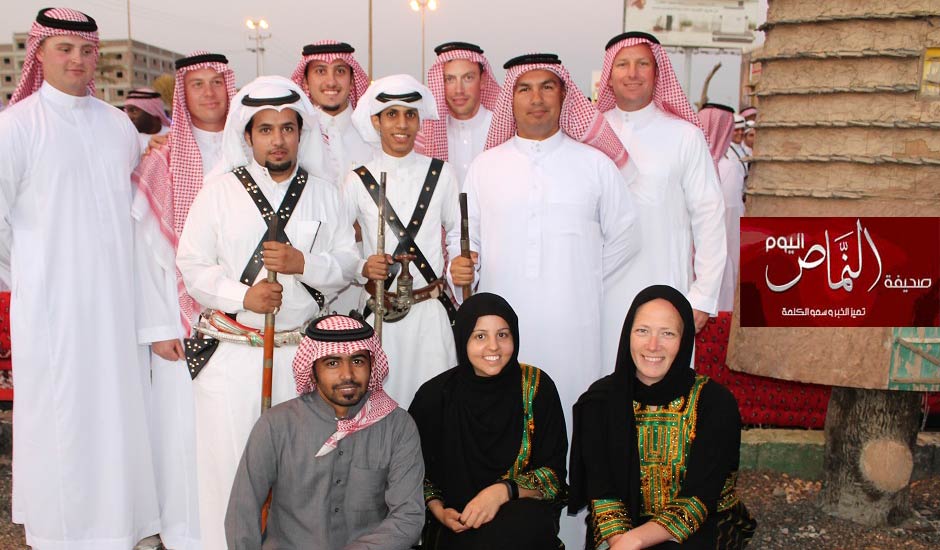 فرقة السروات .. تشارك في استقبال الوفد الأمريكي بقرية بن حمسان التراثية