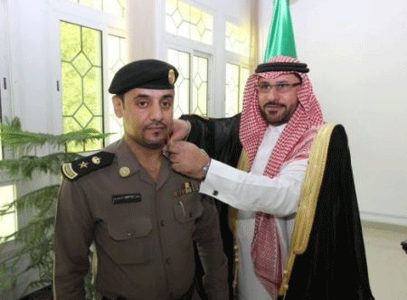 محافظ الخفجي يقلد الشهري رتبتة الجديدة