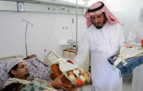 الحملة الاجتماعية الشاملة تزور مرضى مستشفى النماص