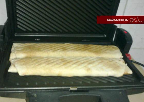 تعليم الحدود الشمالية توزع هدايا ( سخانة خبز ) للموهوبات