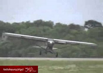 طفل صيني عمره 5 سنوات يقود طائرة شراعية بمفرده!