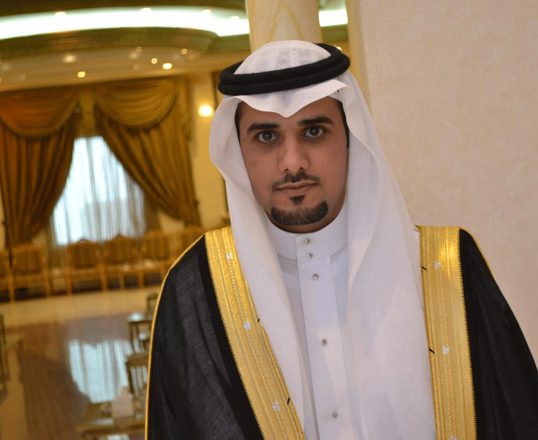 المهندس الملازم أول عارف العمري متزوجاً وأوربا تشهد شهر العسل