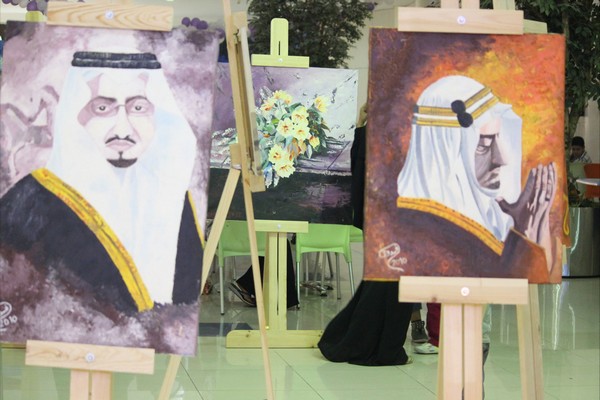 السروي يدشن معرض الفنانة التشكيلية فدوى الشهري