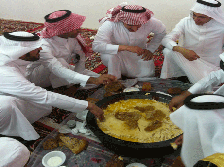قبيلة أبو قبيس تحتفل بالعيد وتقيم حفلاً شعبياً تقليدياً