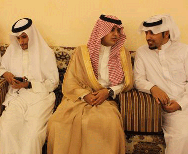 ظافر العمري يحتفل بزواجه بمشاركة الأقارب والأصدقاء