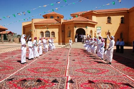 كلية المجتمع تمنح مكافأة شهرية لطلابها