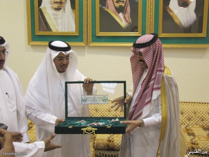 معالي الأستاذ عبدالله بن مشبب الشهري في ضيافة الهزاني بمدينة تنومة