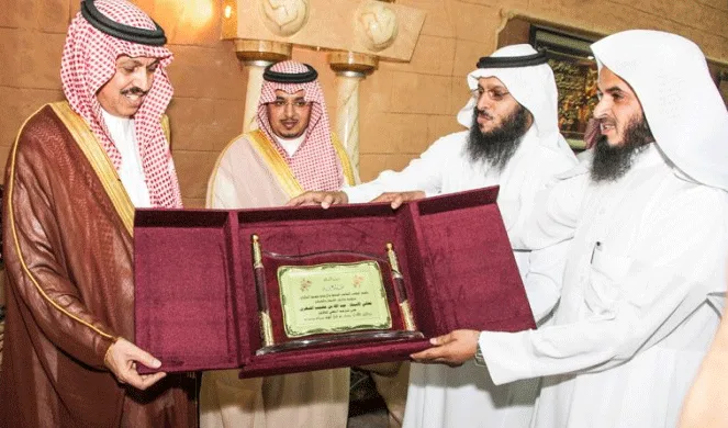 مكتب الدعوة يكرم معالي الاستاذ عبدالله بن مشبب ( بقاعة الجنادرية بتنومة )
