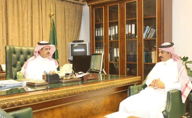 محافظ النماص يتلقى مطالب أعضاء منتدى النماص